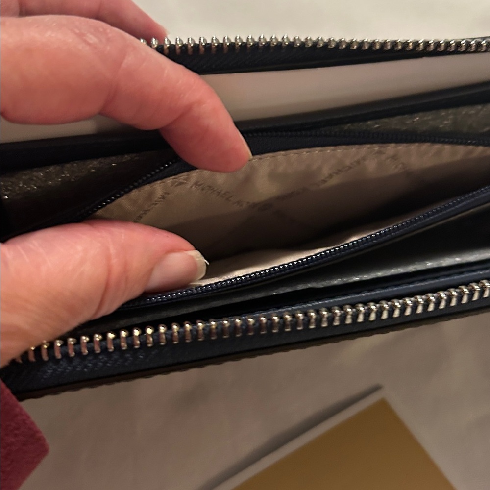 Michael Kors NAVY Women's Wallet - Picture 9 of 14